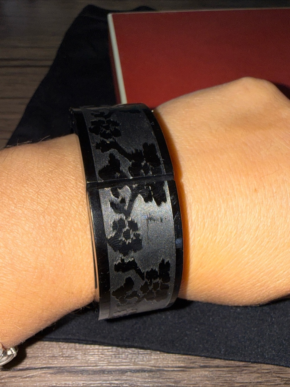 Black Cinnabar Floral Pattern etched carved bangle Bracelet Asian Style